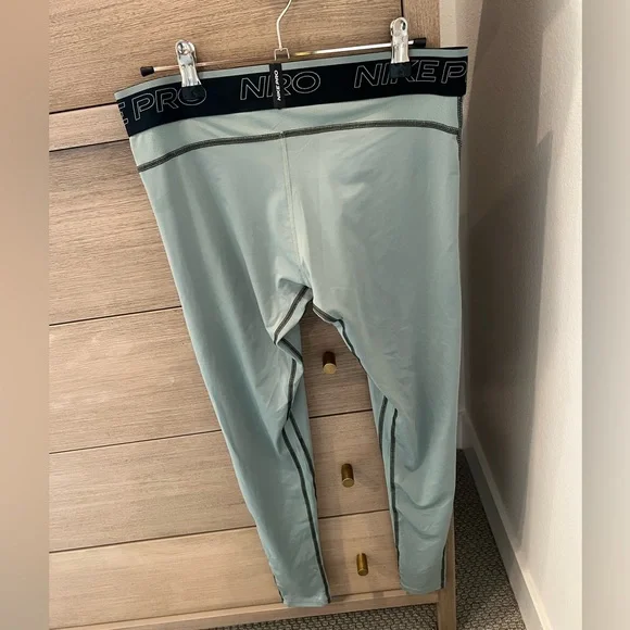 NWT-Men’s Nike pro tights (dry fit) - Picture 3 of 5